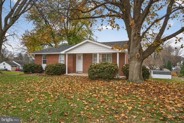 452 LONGFELLOW DR, Lancaster, PA 17602