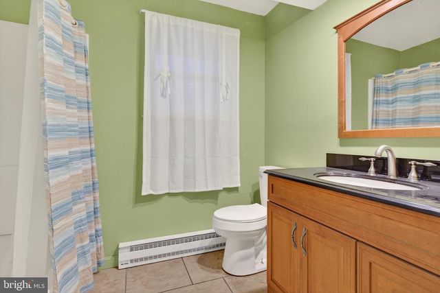 452 LONGFELLOW DR, Lancaster, PA 17602