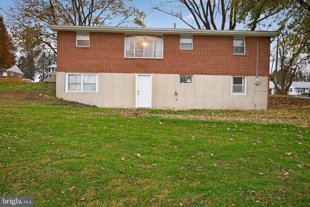 452 LONGFELLOW DR, Lancaster, PA 17602