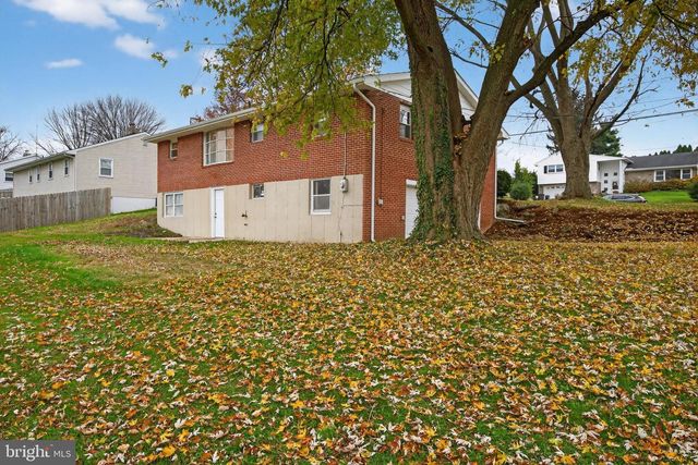 452 LONGFELLOW DR, Lancaster, PA 17602