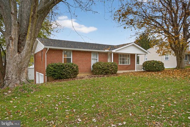 452 LONGFELLOW DR, Lancaster, PA 17602