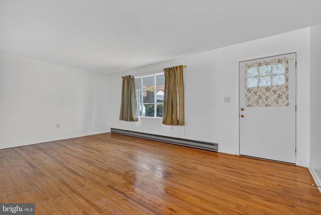 452 LONGFELLOW DR, Lancaster, PA 17602