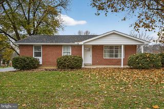 452 LONGFELLOW DR, Lancaster, PA 17602