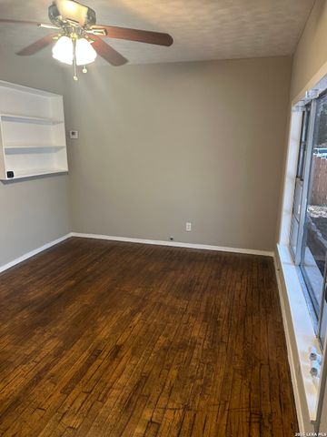 753 San Antonio, Seguin, TX 78155