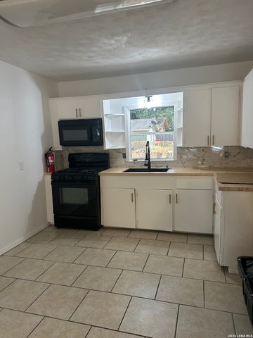 753 San Antonio, Seguin, TX 78155