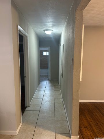 753 San Antonio, Seguin, TX 78155