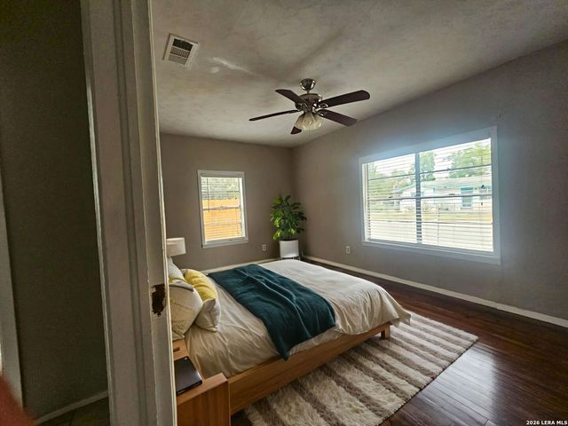 753 San Antonio, Seguin, TX 78155