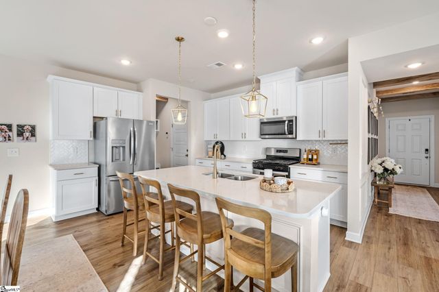 809 Elgon Walk Drive, Fountain Inn, SC 29644