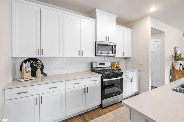 809 Elgon Walk Drive, Fountain Inn, SC 29644