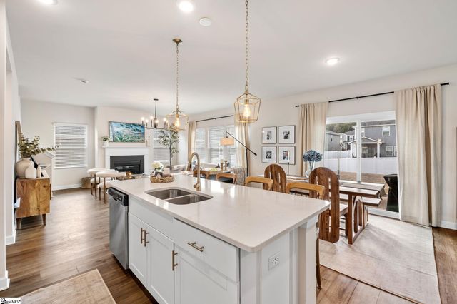 809 Elgon Walk Drive, Fountain Inn, SC 29644