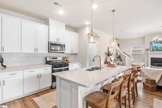 809 Elgon Walk Drive, Fountain Inn, SC 29644