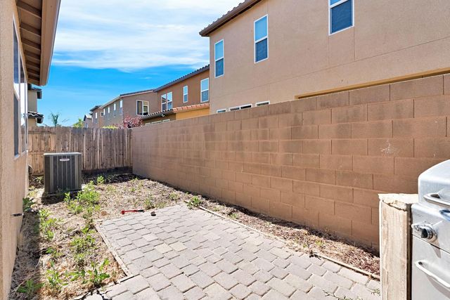 6053 E Brick Drive, Fresno, CA 93727