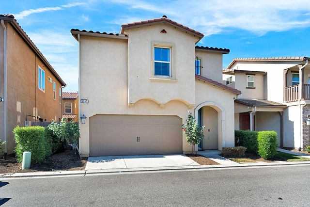 6053 E Brick Drive, Fresno, CA 93727