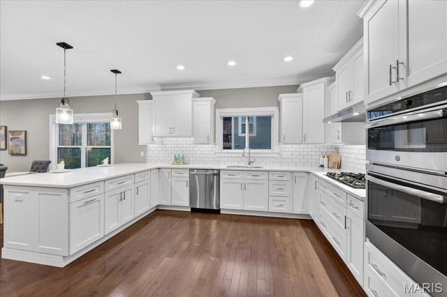 656 Clear Brook Drive, St Louis, MO 63122