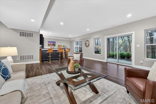 656 Clear Brook Drive, St Louis, MO 63122