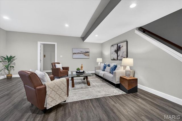 656 Clear Brook Drive, St Louis, MO 63122