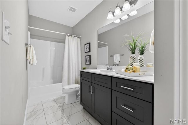 656 Clear Brook Drive, St Louis, MO 63122