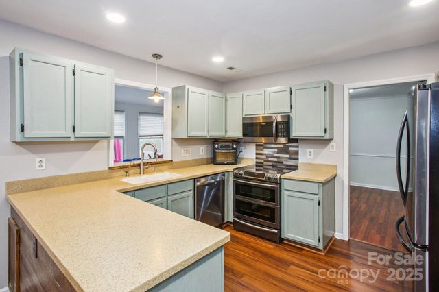 2010 Dembrigh Lane, Charlotte, NC 28262