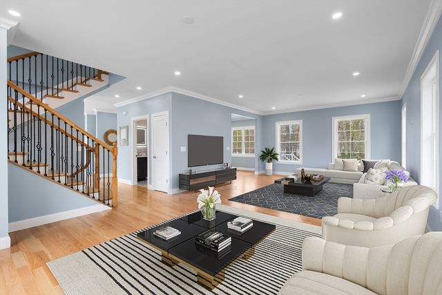 24 Marion St, Walpole, MA 02081