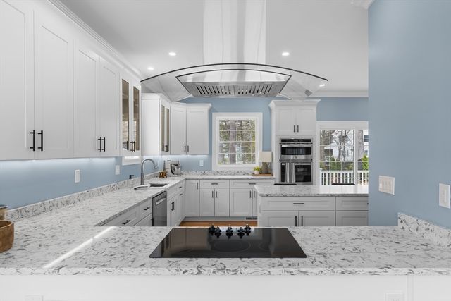 24 Marion St, Walpole, MA 02081