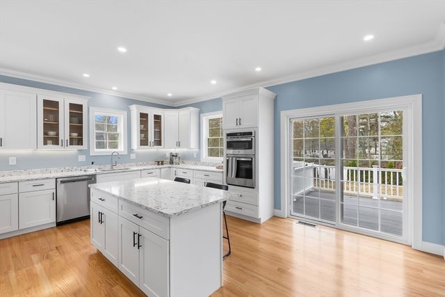 24 Marion St, Walpole, MA 02081