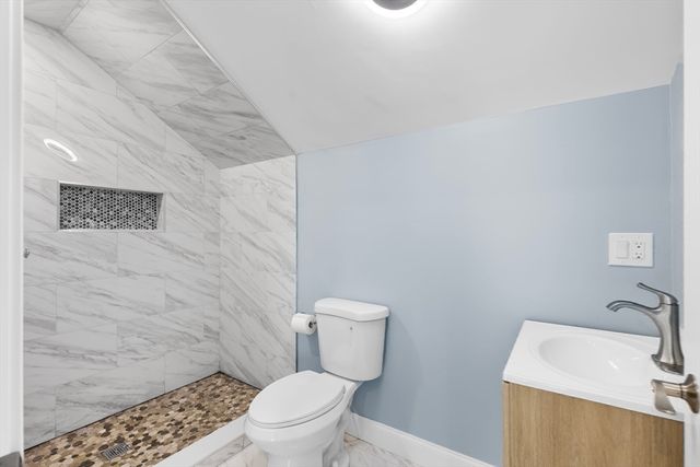 24 Marion St, Walpole, MA 02081