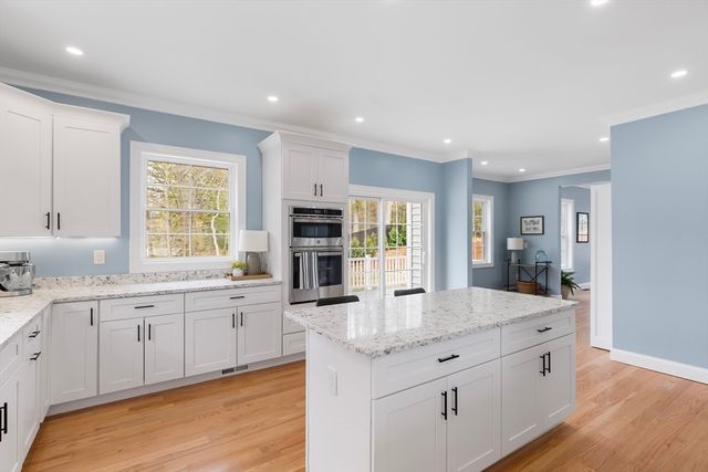 24 Marion St, Walpole, MA 02081