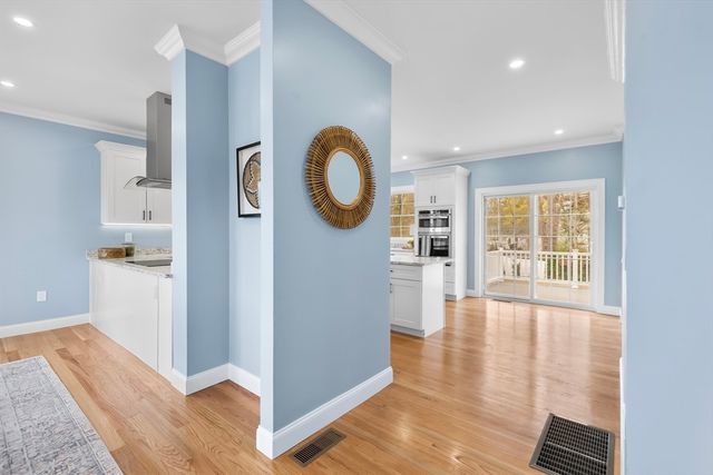 24 Marion St, Walpole, MA 02081