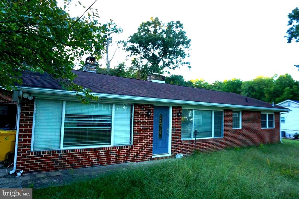 7948 OAK RD, Pasadena, MD 21122