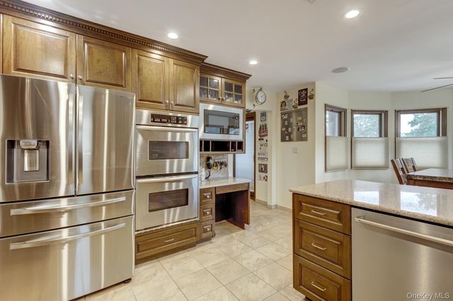 18 Loring Road, Levittown, NY 11756