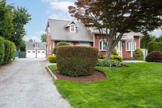 18 Loring Road, Levittown, NY 11756