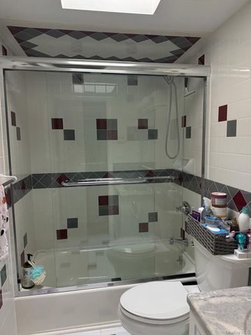 18 Loring Road, Levittown, NY 11756