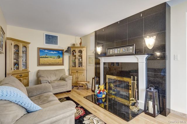 18 Loring Road, Levittown, NY 11756