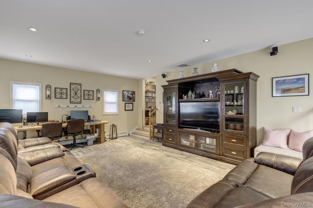 18 Loring Road, Levittown, NY 11756