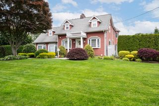 18 Loring Road, Levittown, NY 11756