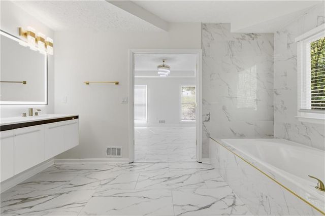 3760 Mountain Cove Road, Snellville, GA 30039