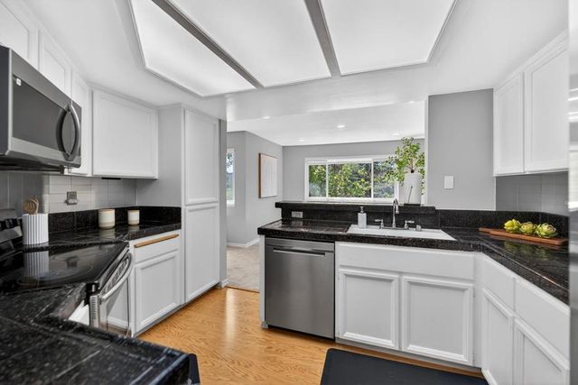 22103 Vista Del Plaza Lane 22, Hayward, CA 94541