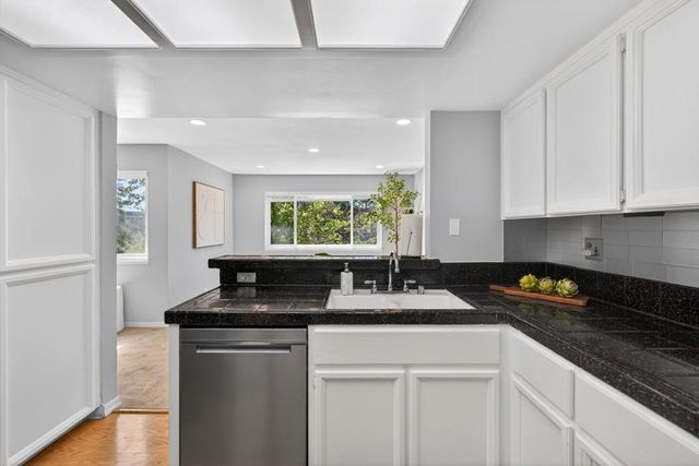 22103 Vista Del Plaza Lane 22, Hayward, CA 94541