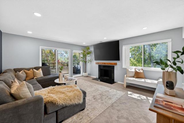 22103 Vista Del Plaza Lane 22, Hayward, CA 94541