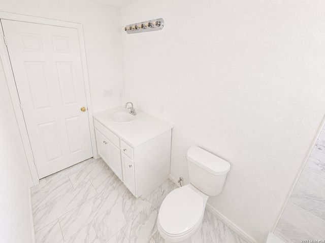 235 Benita, San Antonio, TX 78210