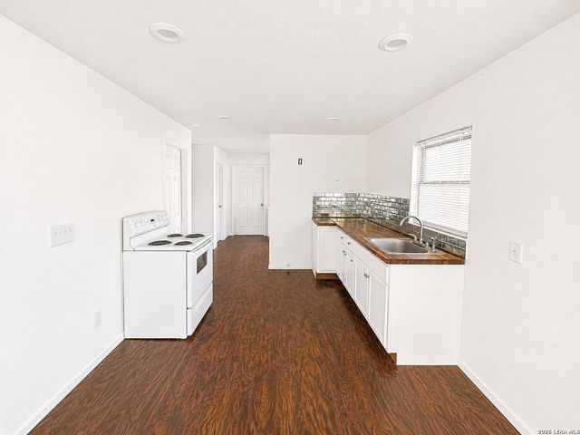 235 Benita, San Antonio, TX 78210