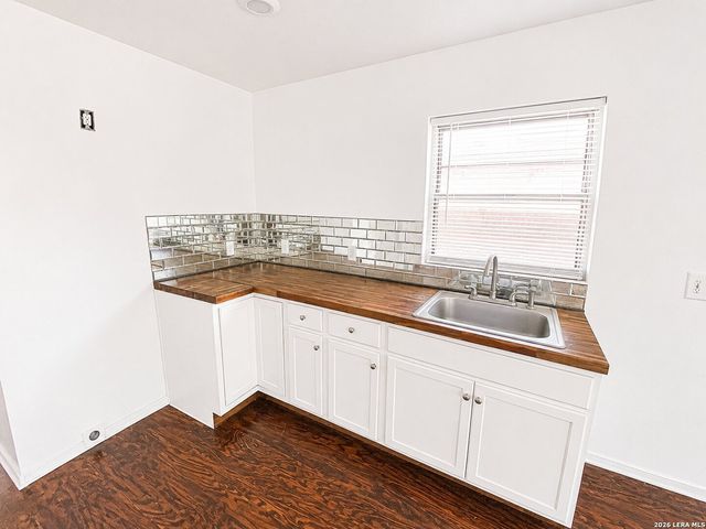 235 Benita, San Antonio, TX 78210