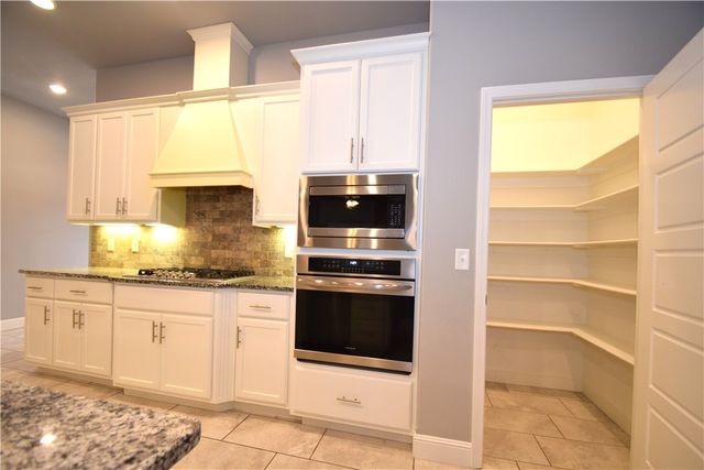 4504 SW Plumley Avenue, Bentonville, AR 72713