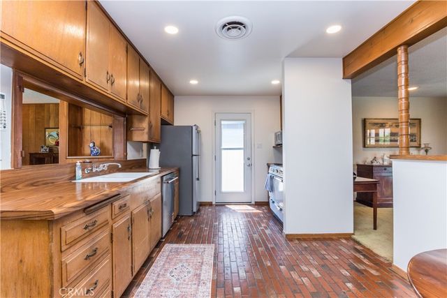 7161 El Rey, Buena Park, CA 90620