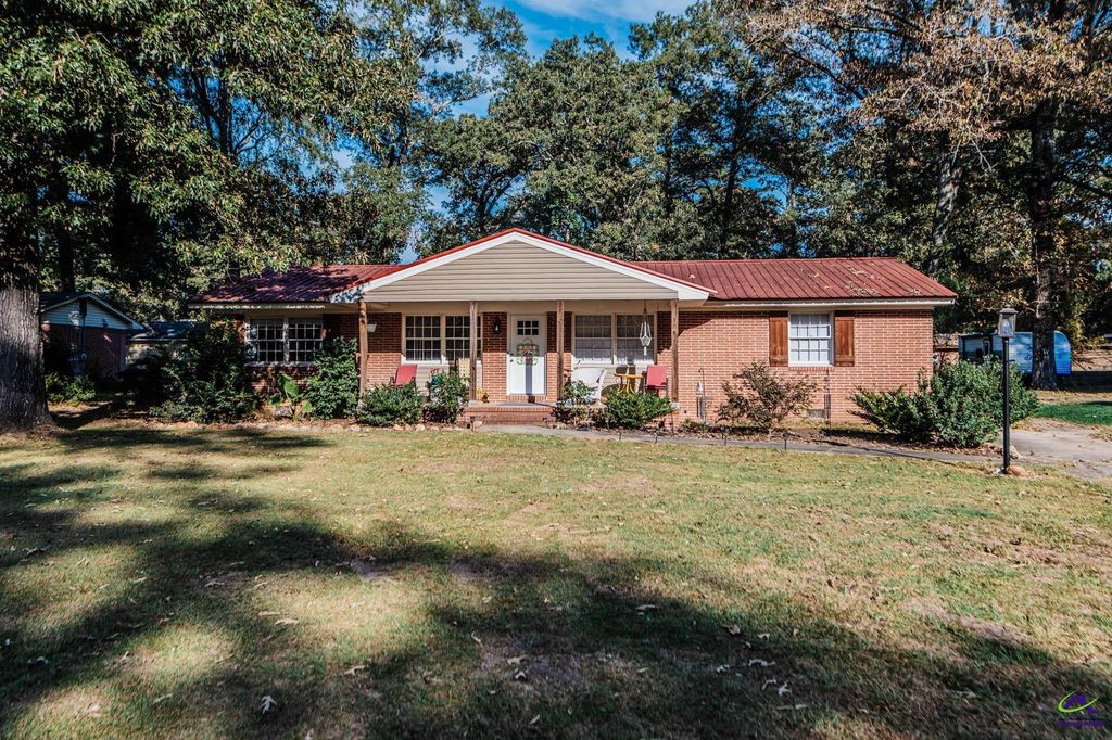 1028 Greenwood Drive, Perry, GA 31069