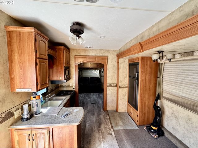 9506 Se FULLER Rd, Happy Valley, OR 97086