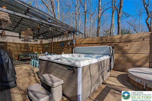 121 Algonquin Trail, Tunkhannock Twp, PA 18210