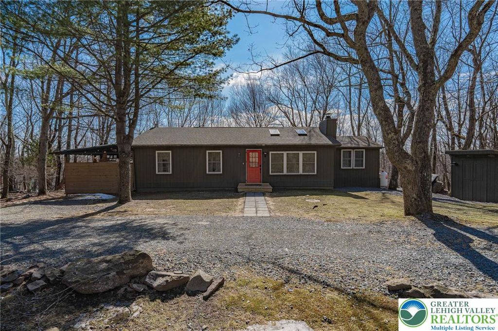 121 Algonquin Trail, Tunkhannock Twp, PA 18210