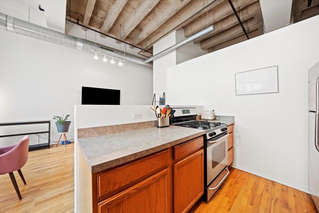 1645 W Ogden Avenue 435, Chicago, IL 60612