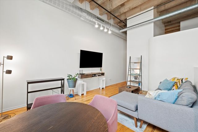 1645 W Ogden Avenue 435, Chicago, IL 60612